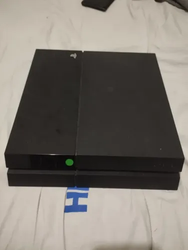 PS4 COM DEFEITO - PARA RETIRADA DE PEÇAS + CONTROLE ORIGINAL