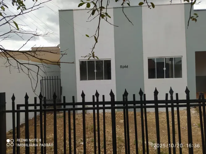 Venda de um imóvel, contendo 2 duas casas, ambas estão aluga alugadas.
