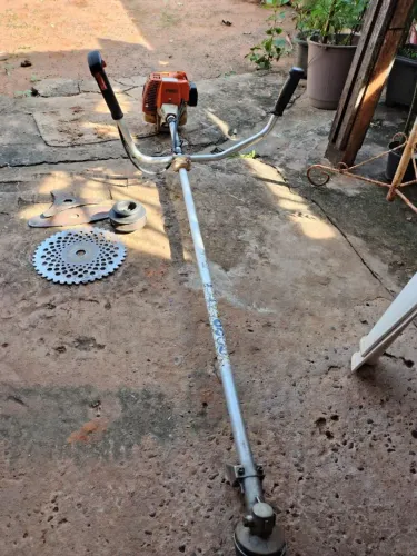 ROÇADEIRA STIHL FS-85 USADA