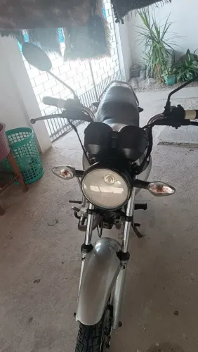 Vendo moto Titan todo direita 