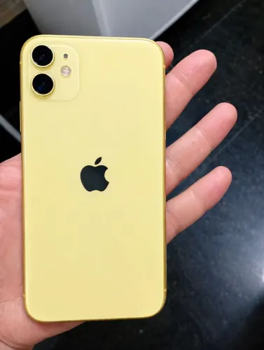 iPhone 11 com capa + película + carregador 