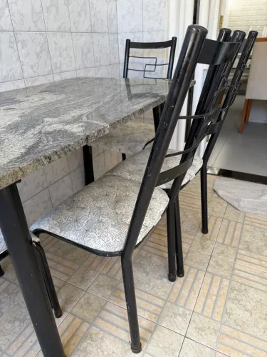 Mesa com 4 cadeiras