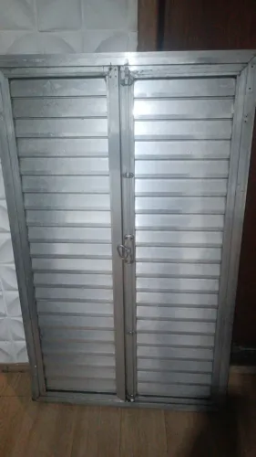 Porta de aluminio 144x87