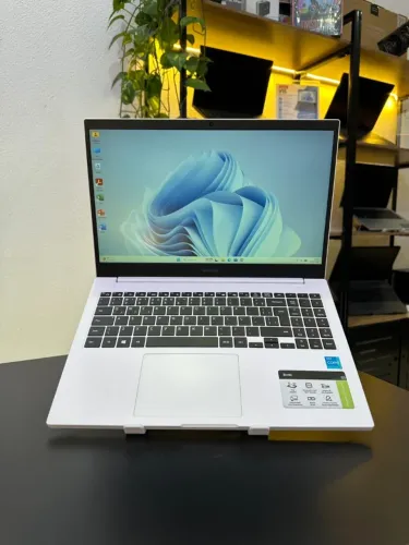 Notebook Samsung Book + Core i3 de 11th + SSD M2 256GB + 8GB DDR4 + Tela FullHD