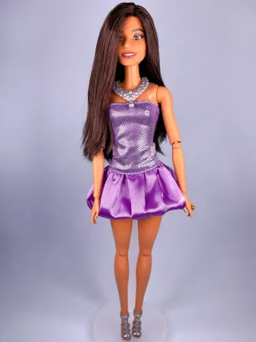 Boneca Barbie Fashionistas 234 Latina Articulada Basics