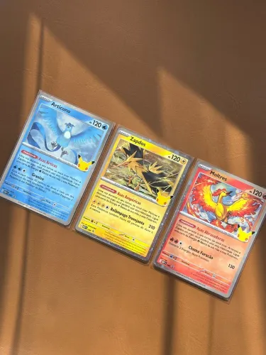 Cartas Pokemon Zapdos Articuno e Moltres 30 Anos (096)(097)(098)