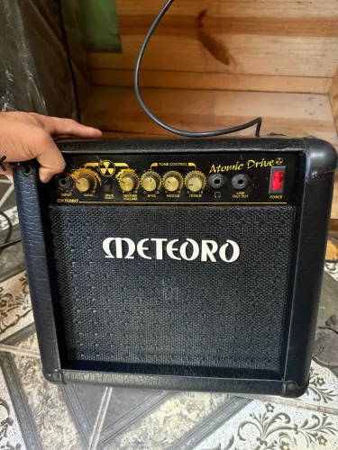 Amplificador Meteoro usado com defeito