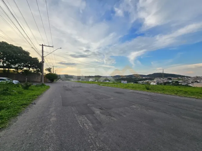 Lote à venda no Bairro São Roque em Divinópolis/MG.