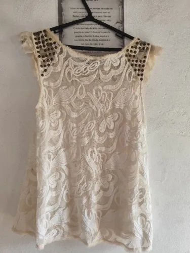 Blusa de renda ágata
