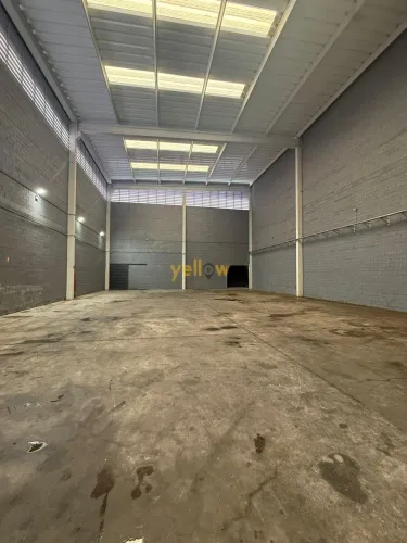 Galpão para Locação em Arujá, 856m² no Centro Industrial