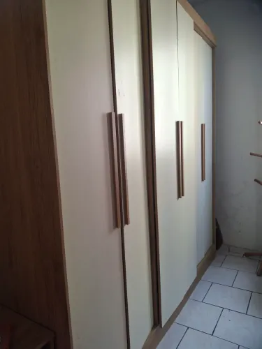 Guarda-roupa 6 portas em bom estado