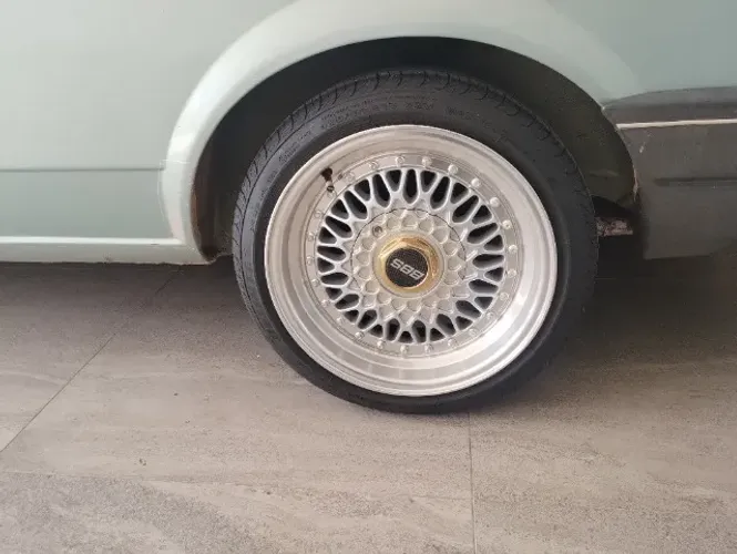 Rodas Rodera BBS 15x7 com pneus Delinte