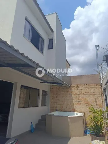 SOBRADO à venda, 2 quartos, 1 suíte, 2 vagas, CIDADE JARDIM - Uberlândia/MG