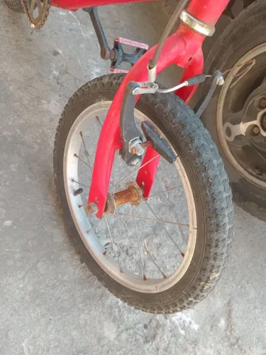 Vendo essa bicicleta ? infantil 