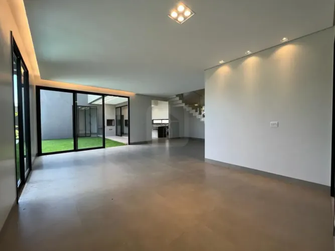 Casa nova à venda no Condomínio Jardim Versailles.