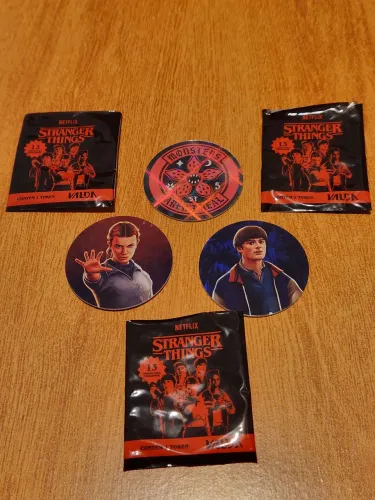 Stranger Things tazos Valda R$25 cada.