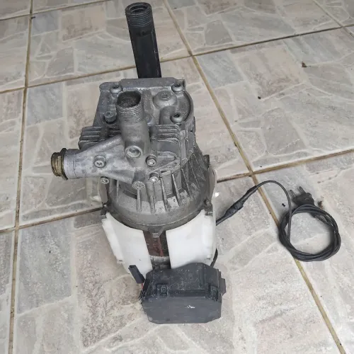 VENDO MOTOR DA LAVADORA DE ALTA PRESSÃO ELECTROLUX 220 VOLTS. 