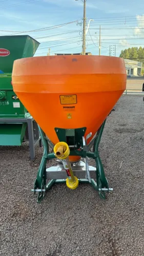Distribuidor Adubo e Sementes 