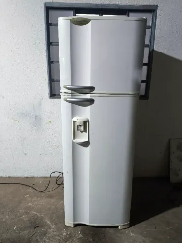 Geladeira Eletrolux 350 LT funcionando perfeitamente entrego 