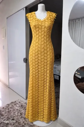 Vestido amarelo Bordado