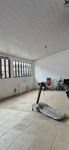 CASA COM 4 SUITES EM CONDOMÍNIO FECHADO
