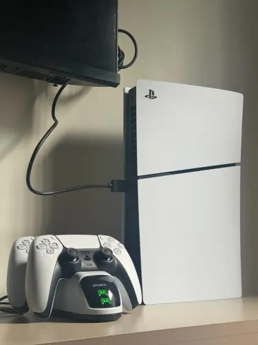 PlayStation 5 - Slim + 2 controles + Base carregadora