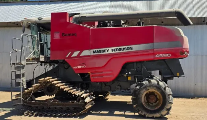 Colheitadeira Massey Ferguson 4690
