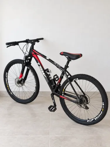 Vendo Bicicleta TSW Pro Elite aro 29, quadro 19 em alumínio, Shimano e pneus novos