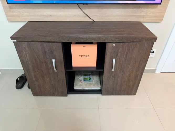 Balcão Organizador / Rack Baixo Pandin com Portas e Nichos