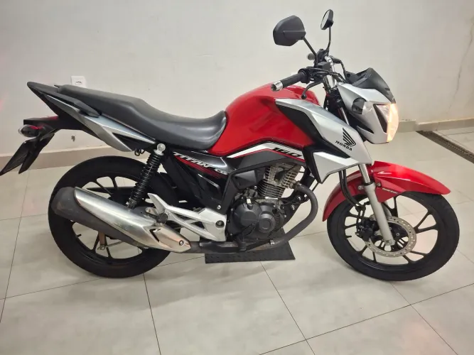 Vendo titan 2022