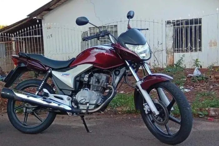 Vende-se CG 150 ano 2011,em meu nome só transferir.