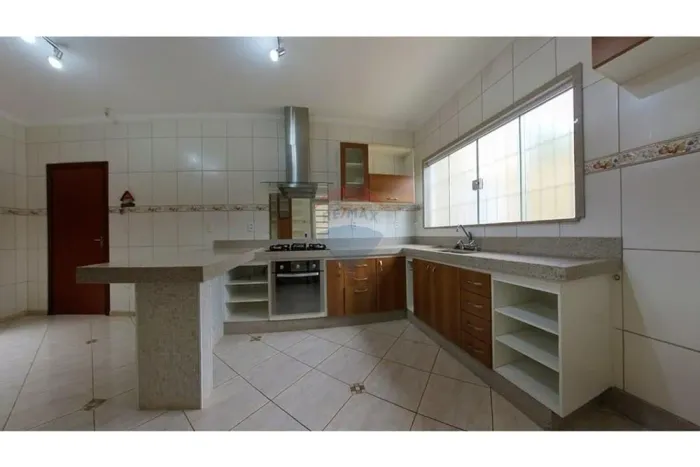 Casa a Venda no Jardim São Pedro em Araras SP, proxima ao centro e próxima a Mandic.