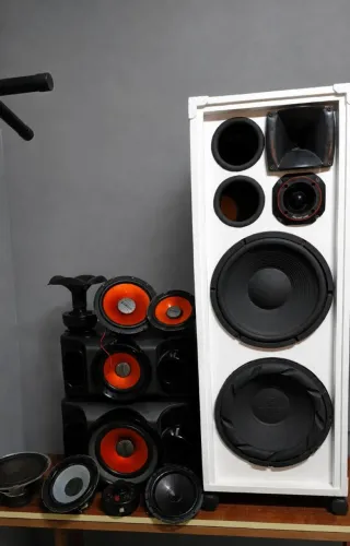 Caixas de som e alto falantes 