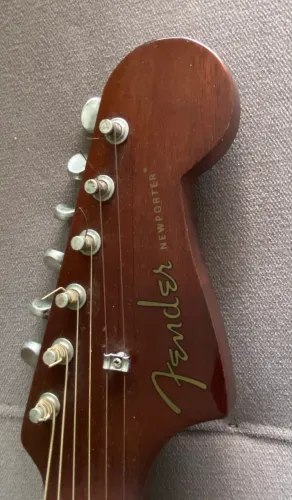 Violão Fender Newporter série Califórnia Abeto e Mogno