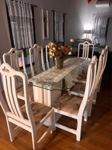 Mesa para sala de jantar com 8 cadeiras madeira maciça