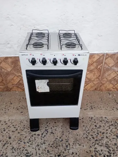 Fogão Braslar semi-novo acendimento manual 