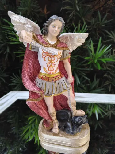 Estátua de São Miguel Arcanjo