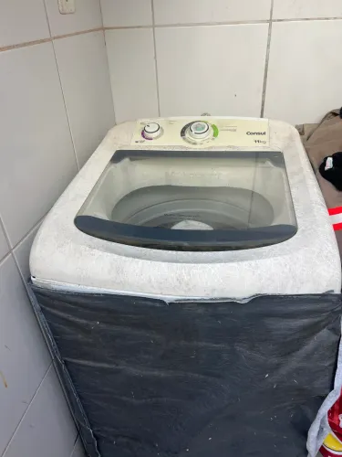 Vendo máquina de lavar 11k. 800, motivo da venda preciso de dinheiro pois vou viajar.