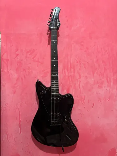 Guitarra + Drive + Delay + Cubo