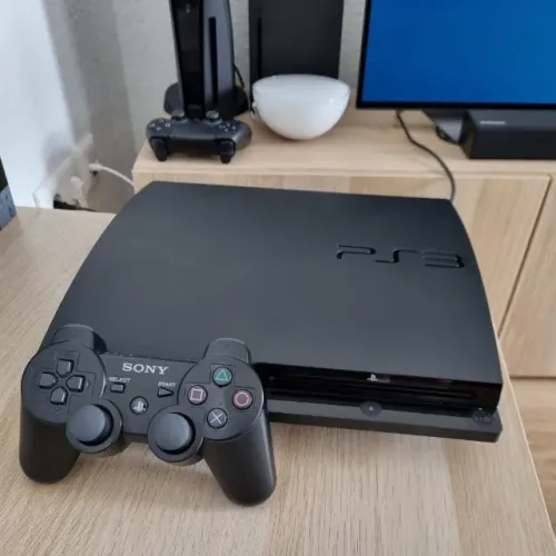 Ps3 slim 500gb com 2 controles, desbloqueado com varios jogos e lojas muito novo !