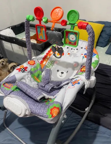 Berço e cadeirinha de balanço 
