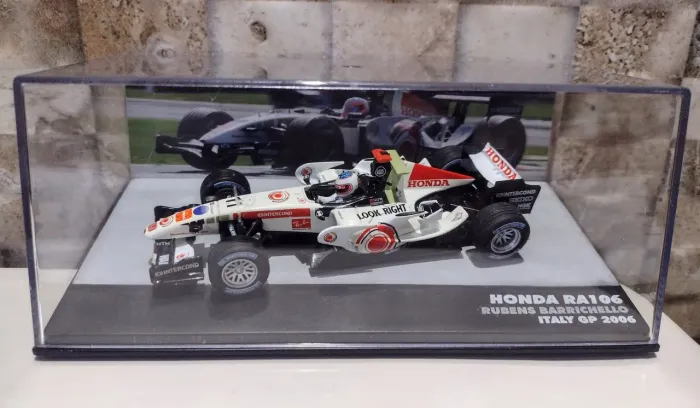 Miniatura Formula 1 Honda RA106 Italy GP 2006 Rubens Barrichello