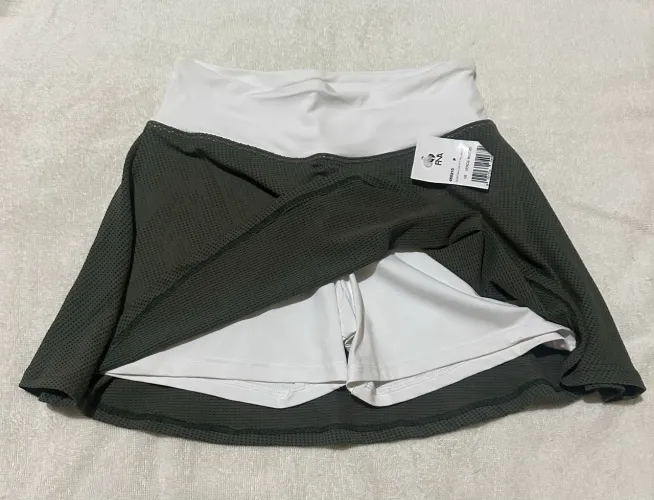 Short Saia FinaFit TAM: P em três cores