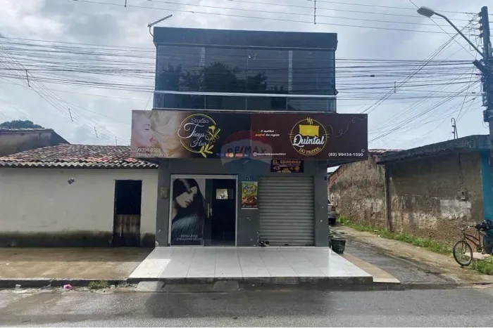 Casa com Ponto Comercial em via principal na cidade universitária