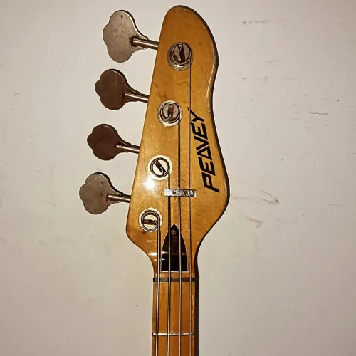 Baixo Peavey precision