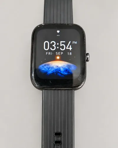 Amazfit Bip 3 Preto com Carregador e Pulseira Rosa Extra