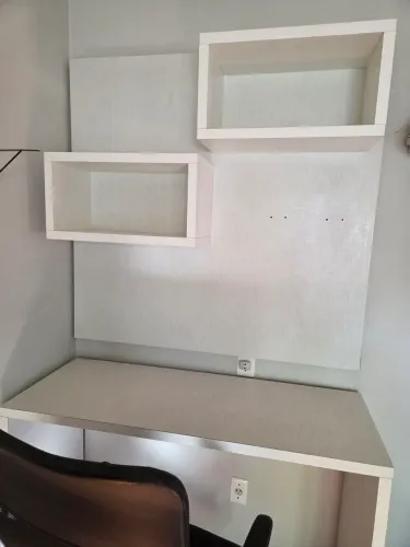 Vendo escrivaninha, painel e cadeira