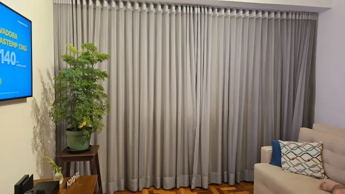 Cortina cinza para trilho duplo em Voil liso com forro