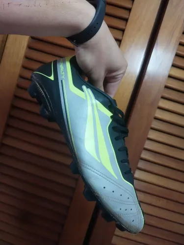 Chuteira umbro oficial