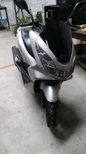 Moto pcx nova , bem conservada 